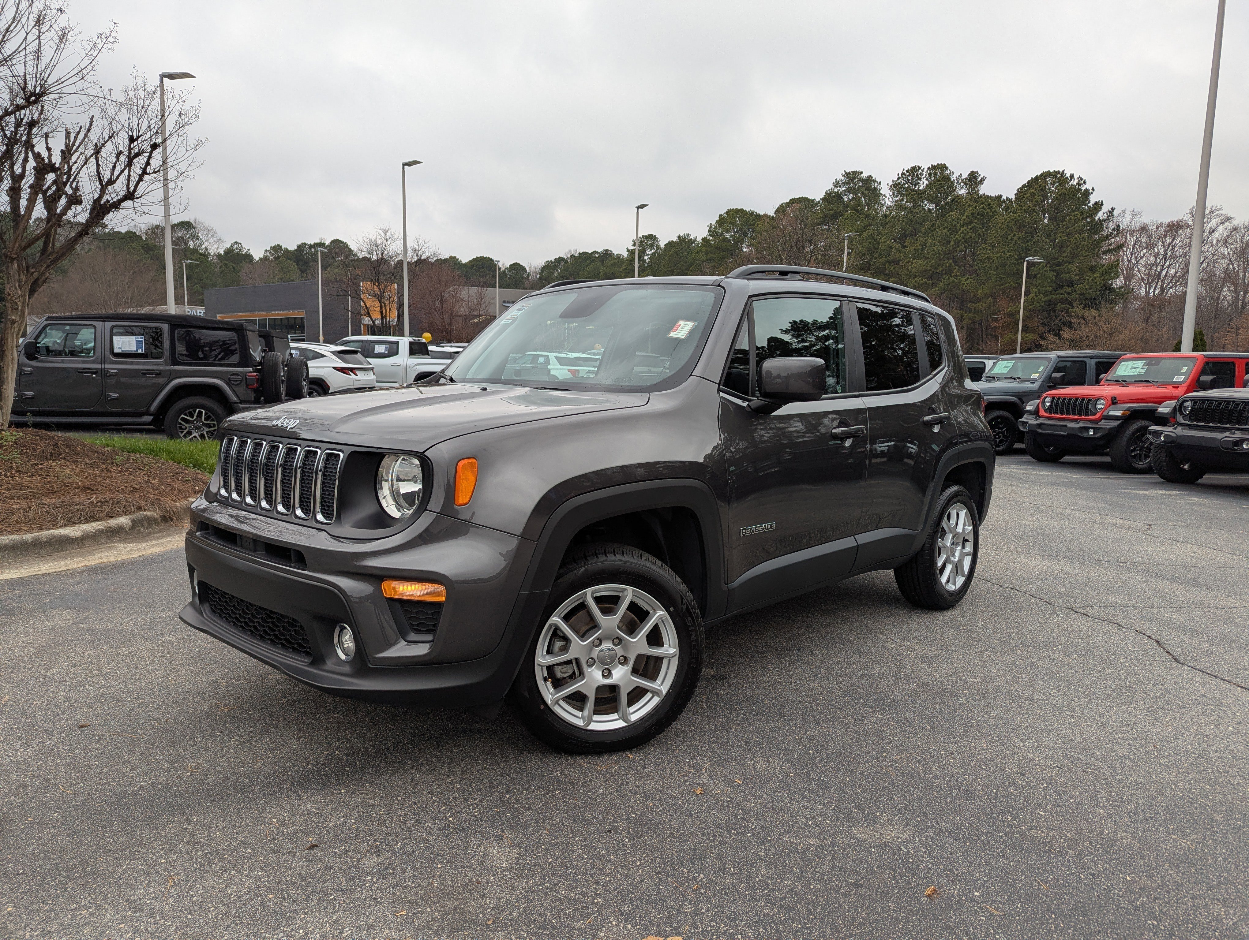 Used 2020 Jeep Renegade Latitude w/ Popular Equipment Group image 1
