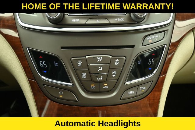 Used 2014 Buick Regal Premium w/ Driver Confidence Package #2 AWD/4WD image 27