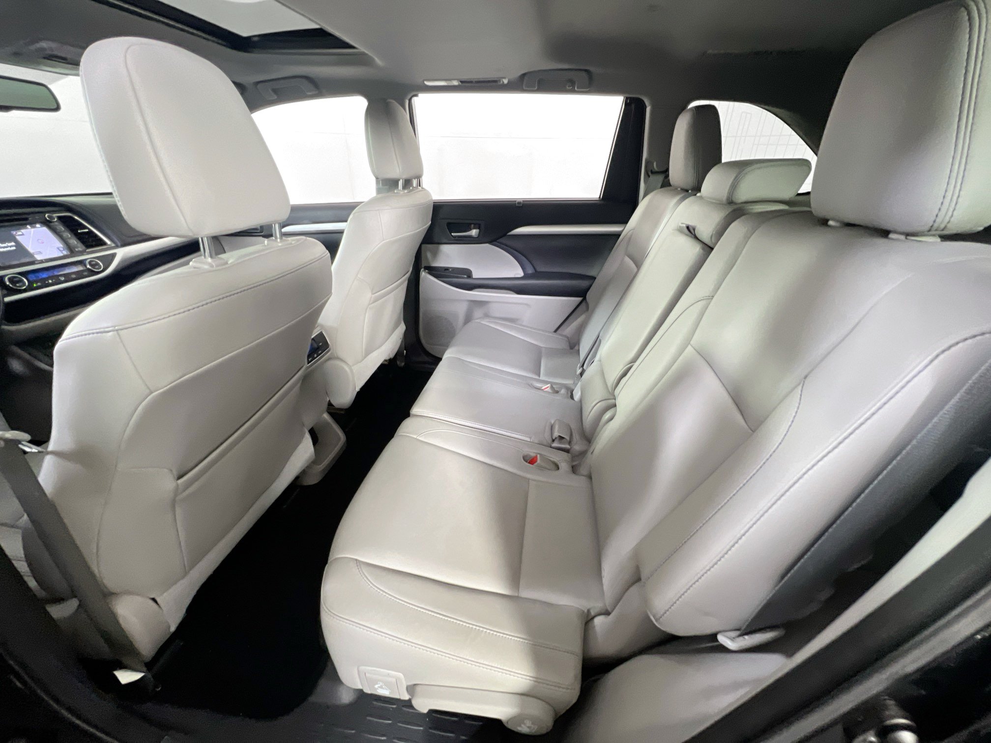 Used 2015 Toyota Highlander XLE AWD/4WD image 25
