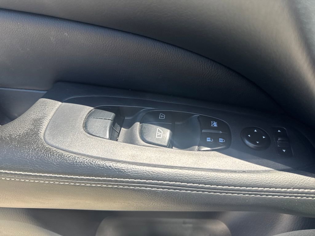 Used 2019 Nissan Pathfinder Platinum AWD/4WD image 11