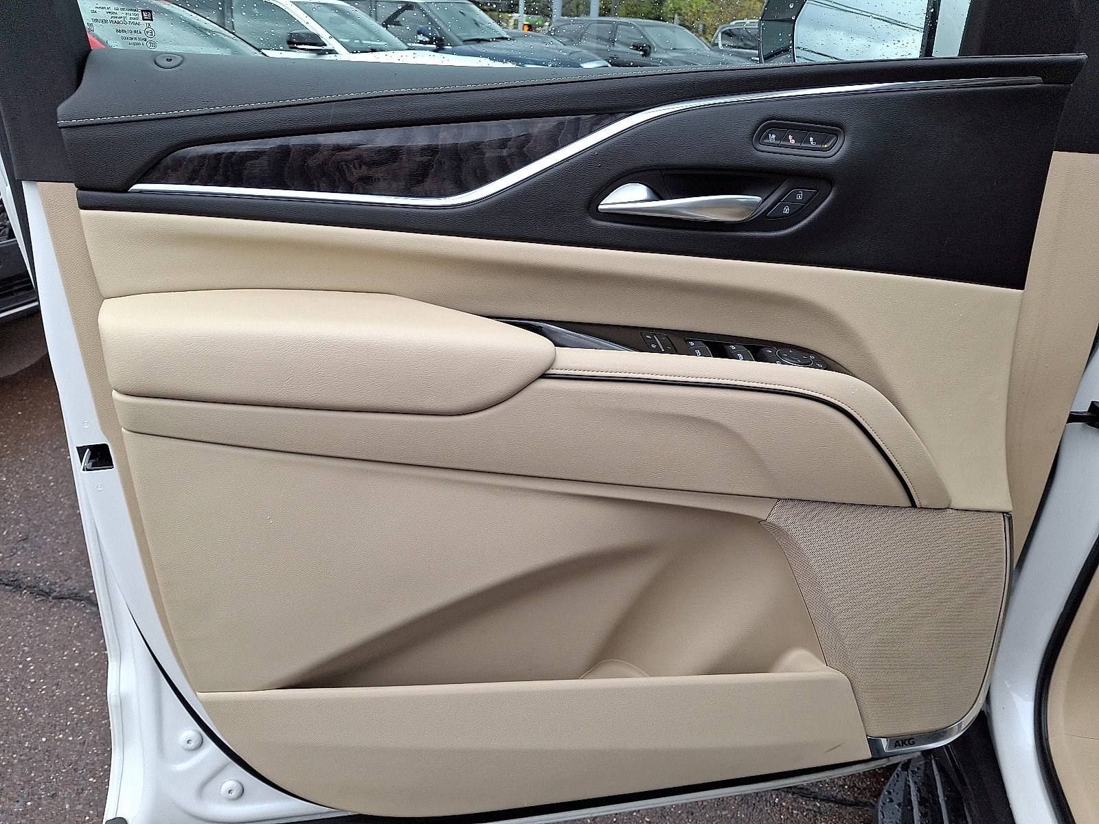 Used 2021 Cadillac Escalade Premium Luxury w/ LPO, Illumination Package image 13