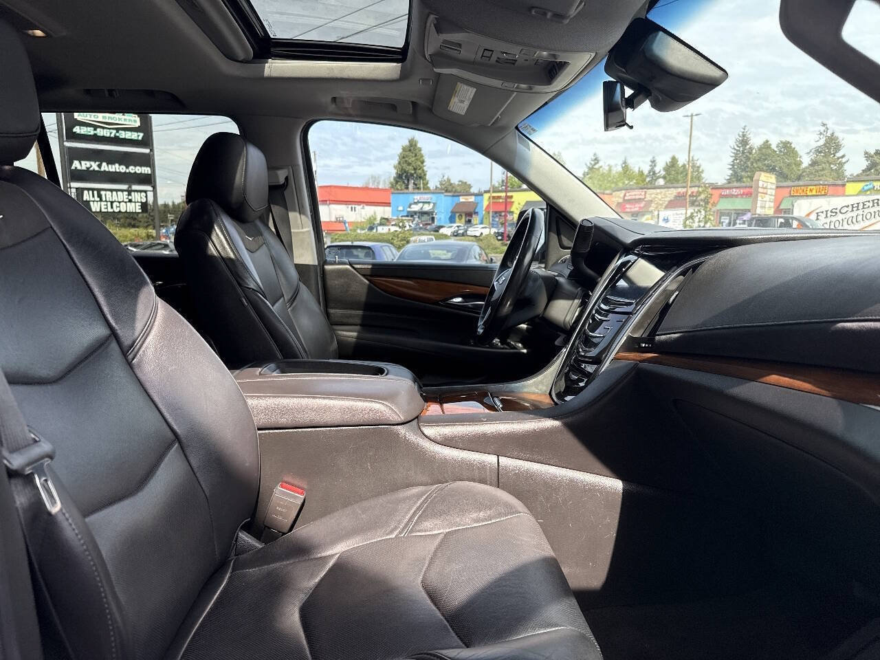 Used 2018 Cadillac Escalade Luxury AWD/4WD image 14