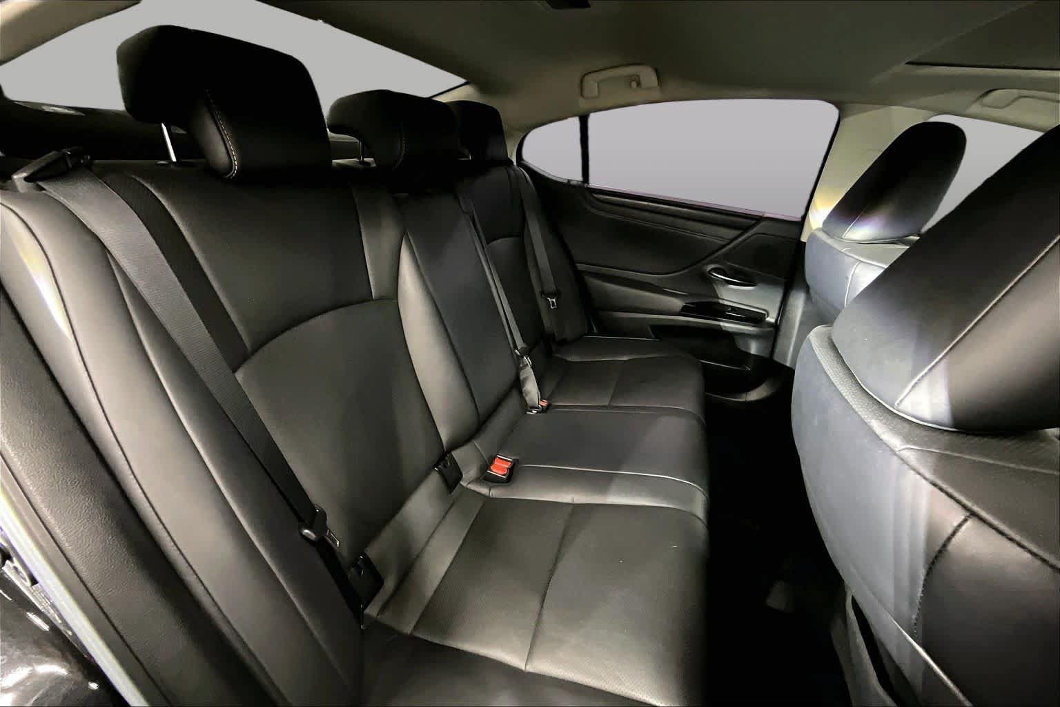 Used 2025 Lexus ES 300h w/ Premium Package FWD image 21