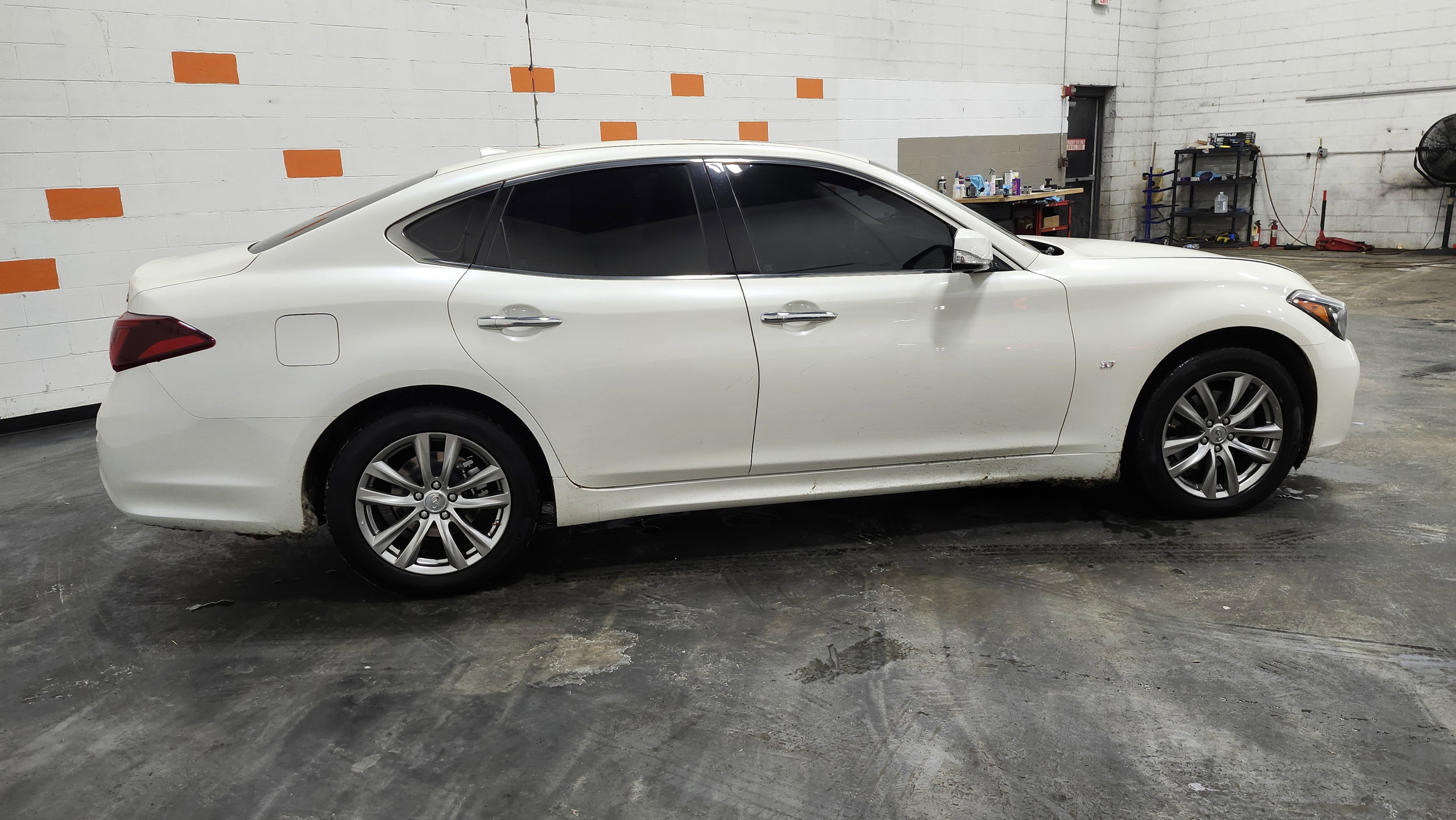 Used 2019 INFINITI Q70 Luxe image 19