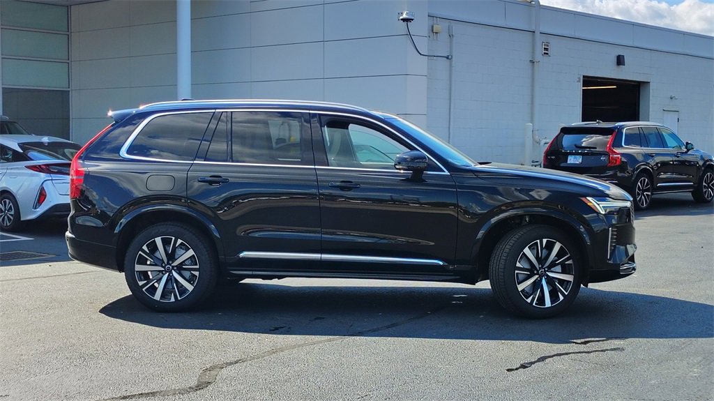 New 2026 Volvo XC90 B6 Core image 2