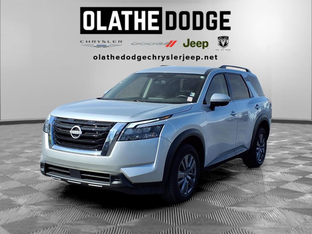 Used 2025 Nissan Pathfinder SV image 1