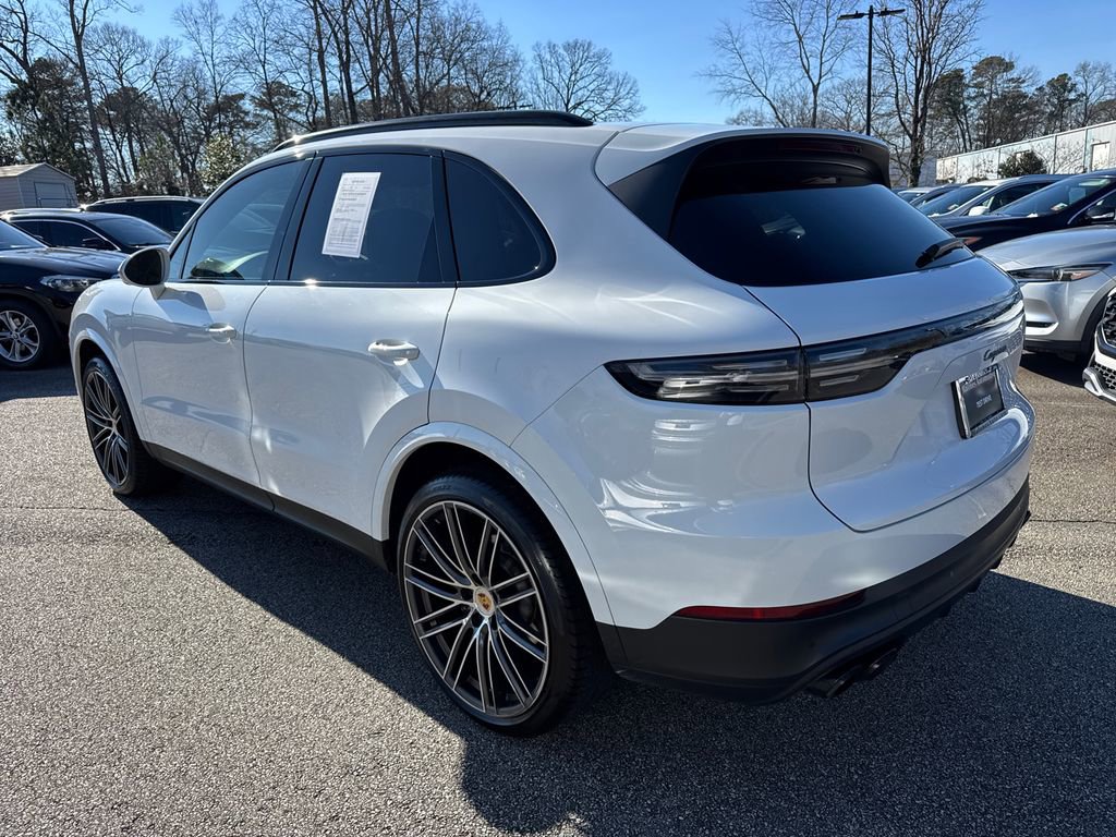 Used 2023 Porsche Cayenne Platinum Edition image 5