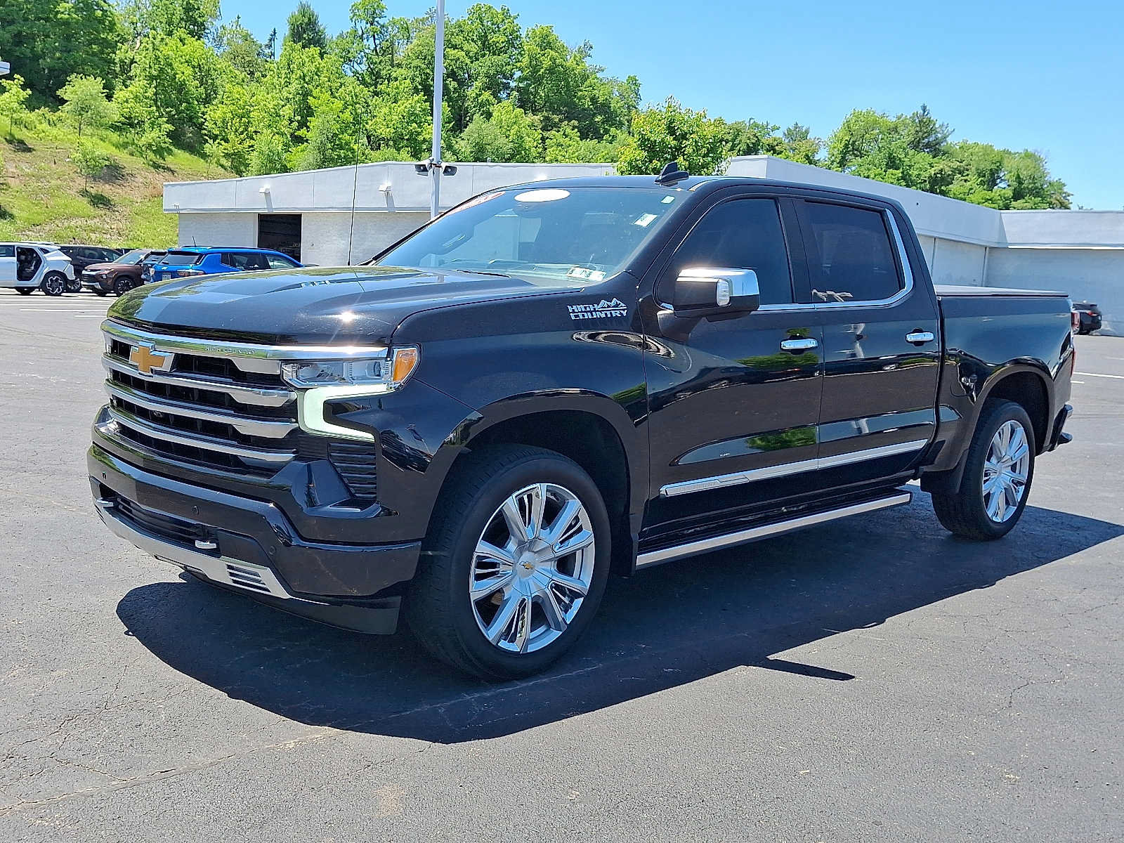 Used 2023 Chevrolet Silverado 1500 High Country w/ High Country Premium Package AWD/4WD image 3