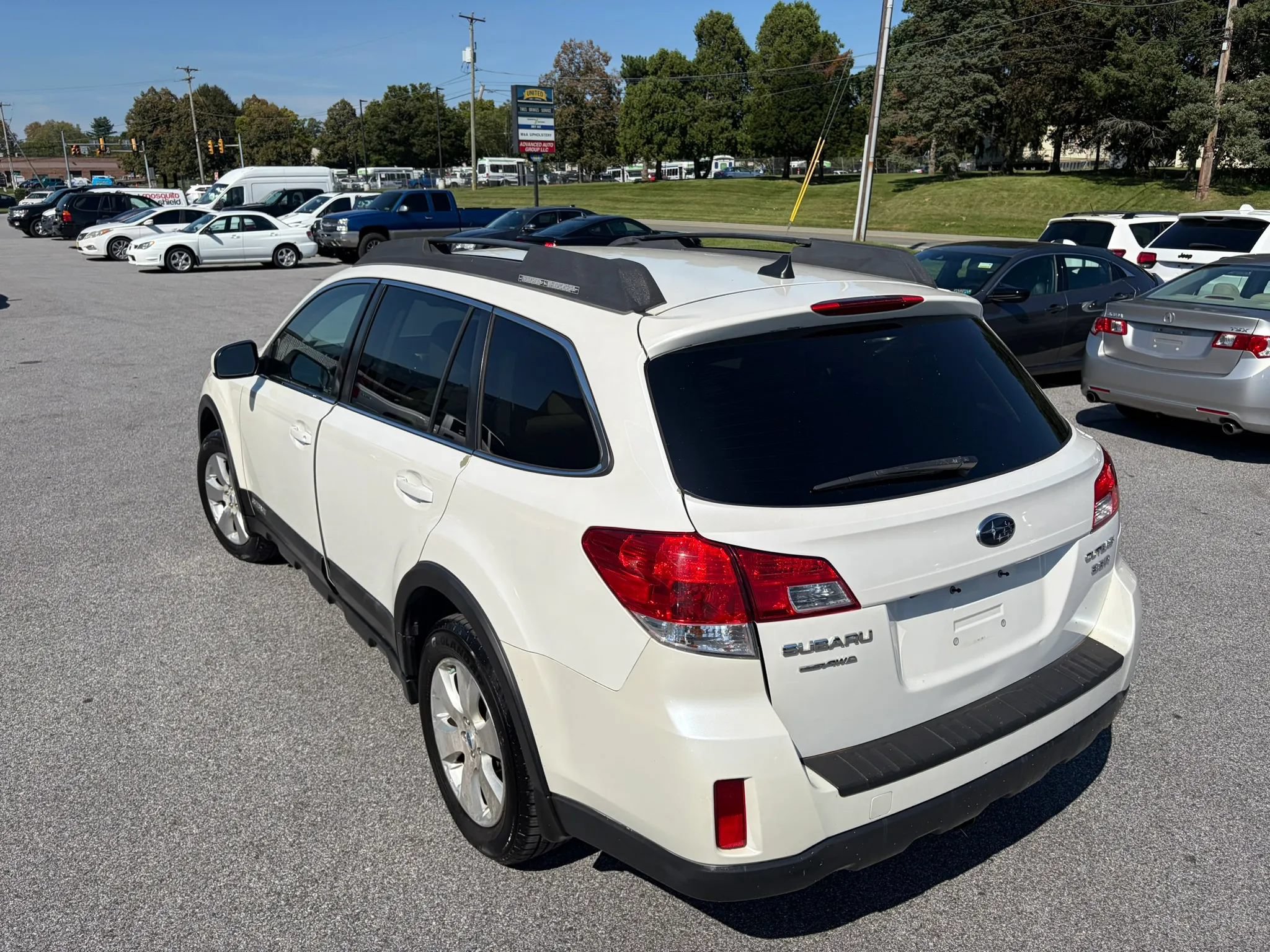 Used 2012 Subaru Outback 3.6R Limited w/ Moonroof Pkg AWD/4WD image 7
