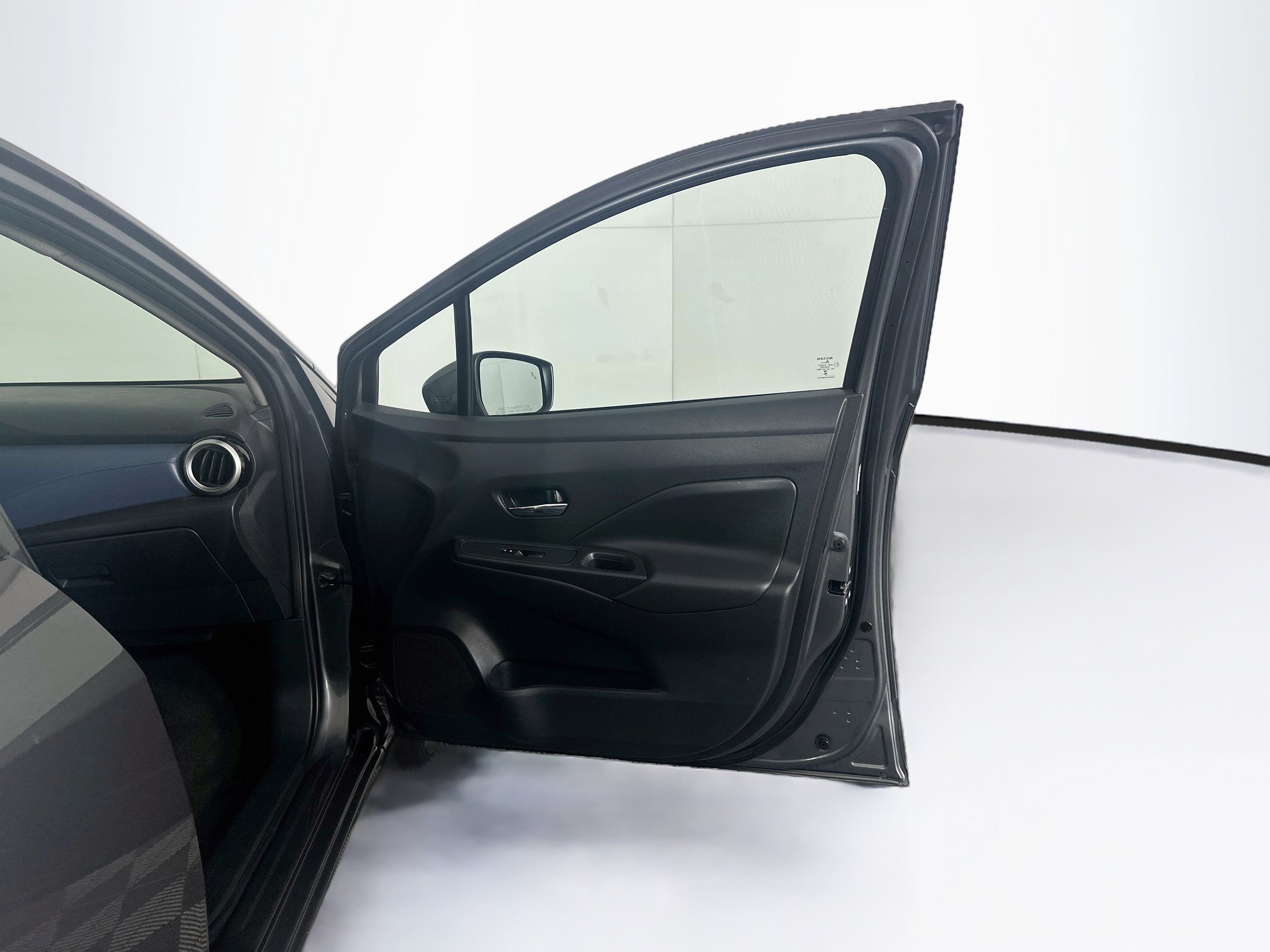 Used 2025 Nissan Versa SV FWD image 31