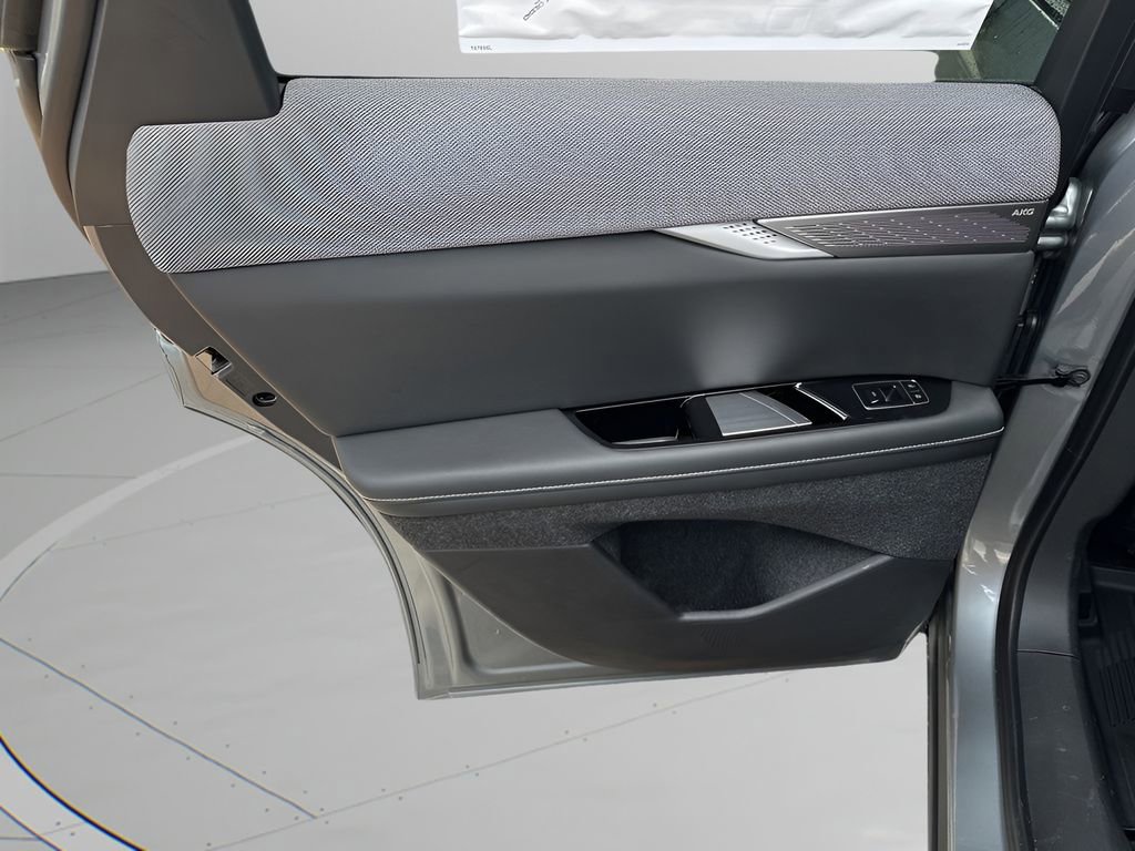 New 2026 Cadillac Optiq Sport 1 w/ LPO, Floor Liner Package AWD/4WD image 17