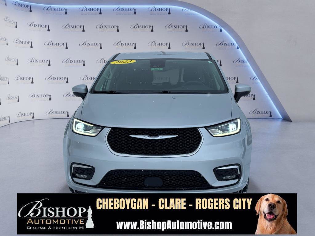 Used 2023 Chrysler Pacifica Touring-L image 22