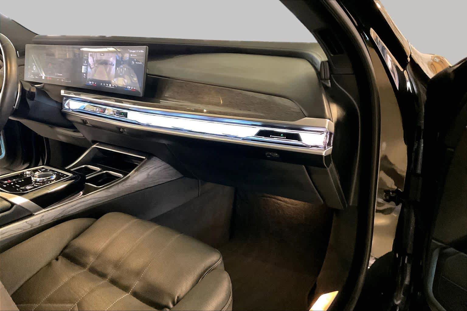 Certified 2025 BMW 740i RWD image 16