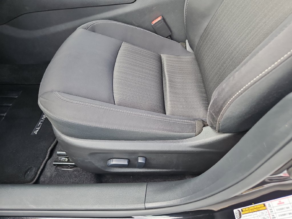 Used 2025 Nissan Altima 2.5 SV FWD image 18