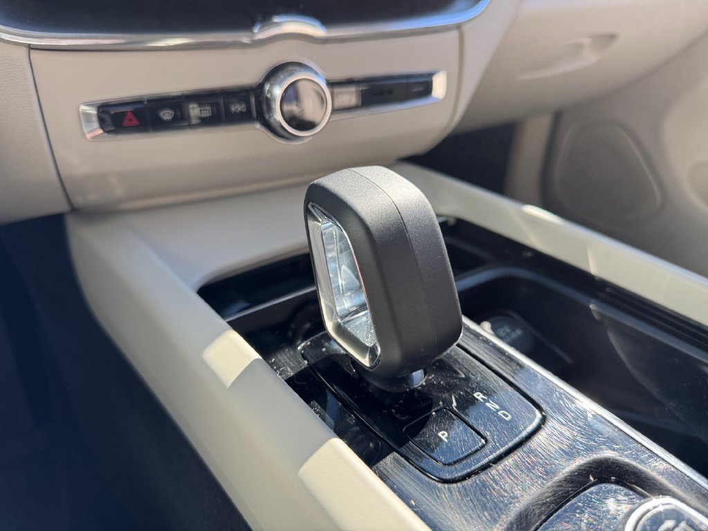 Certified 2024 Volvo XC60 B5 Core w/ Protection Package Premier AWD/4WD image 19