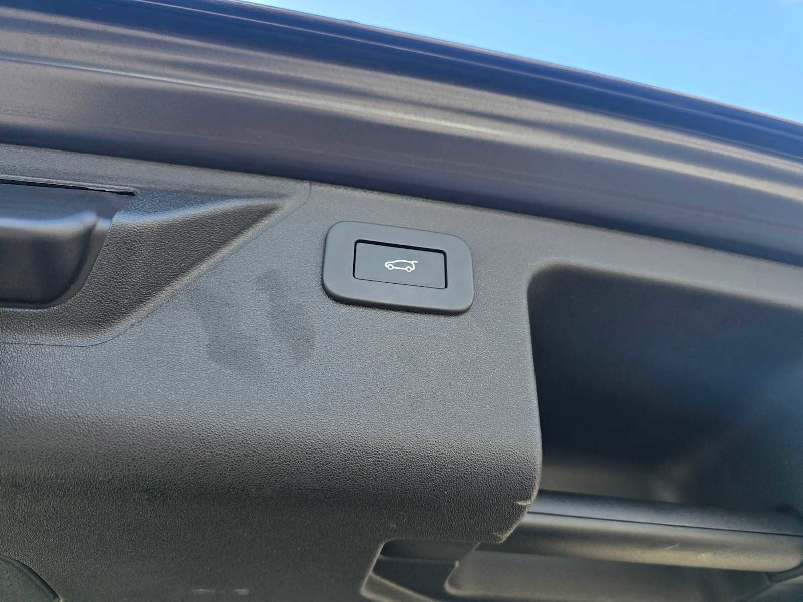 Used 2025 Land Rover Discovery Sport S image 18