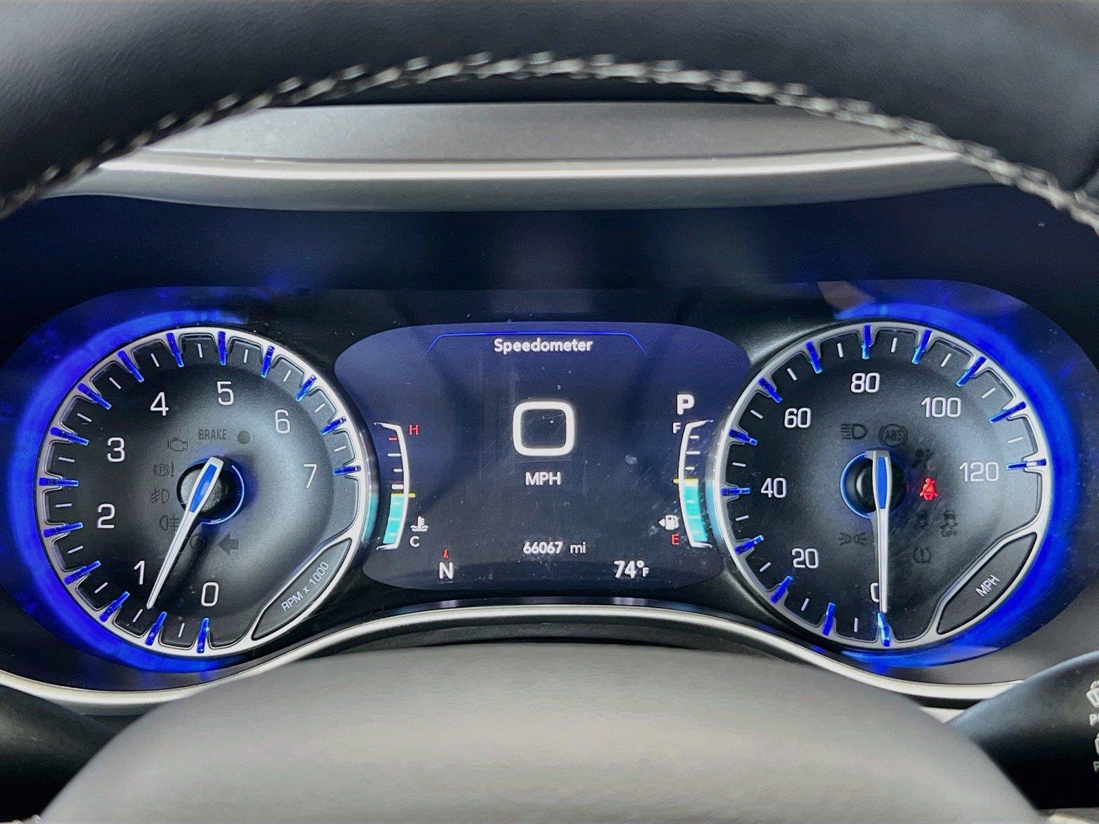 Used 2024 Chrysler Pacifica Touring-L FWD image 18