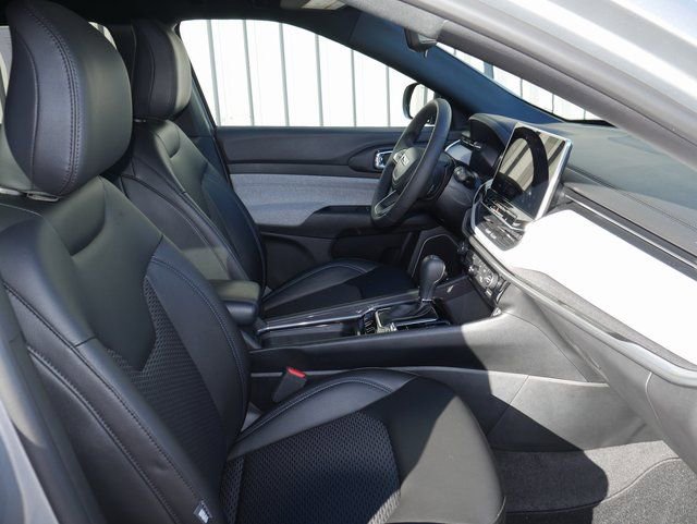 Used 2024 Jeep Compass Latitude w/ Sun and Sound Group image 25