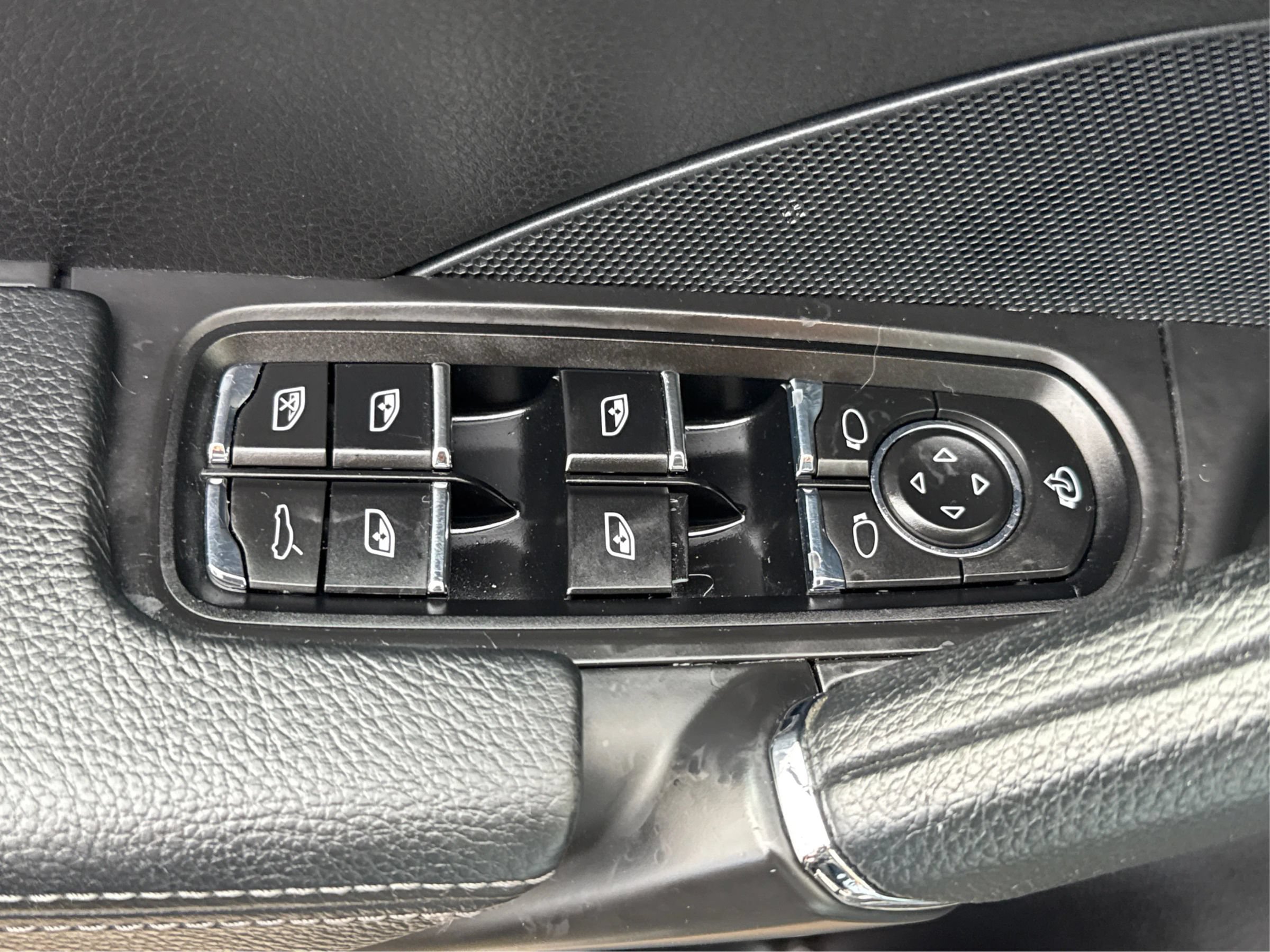 Used 2014 Porsche Cayenne GTS AWD/4WD image 19