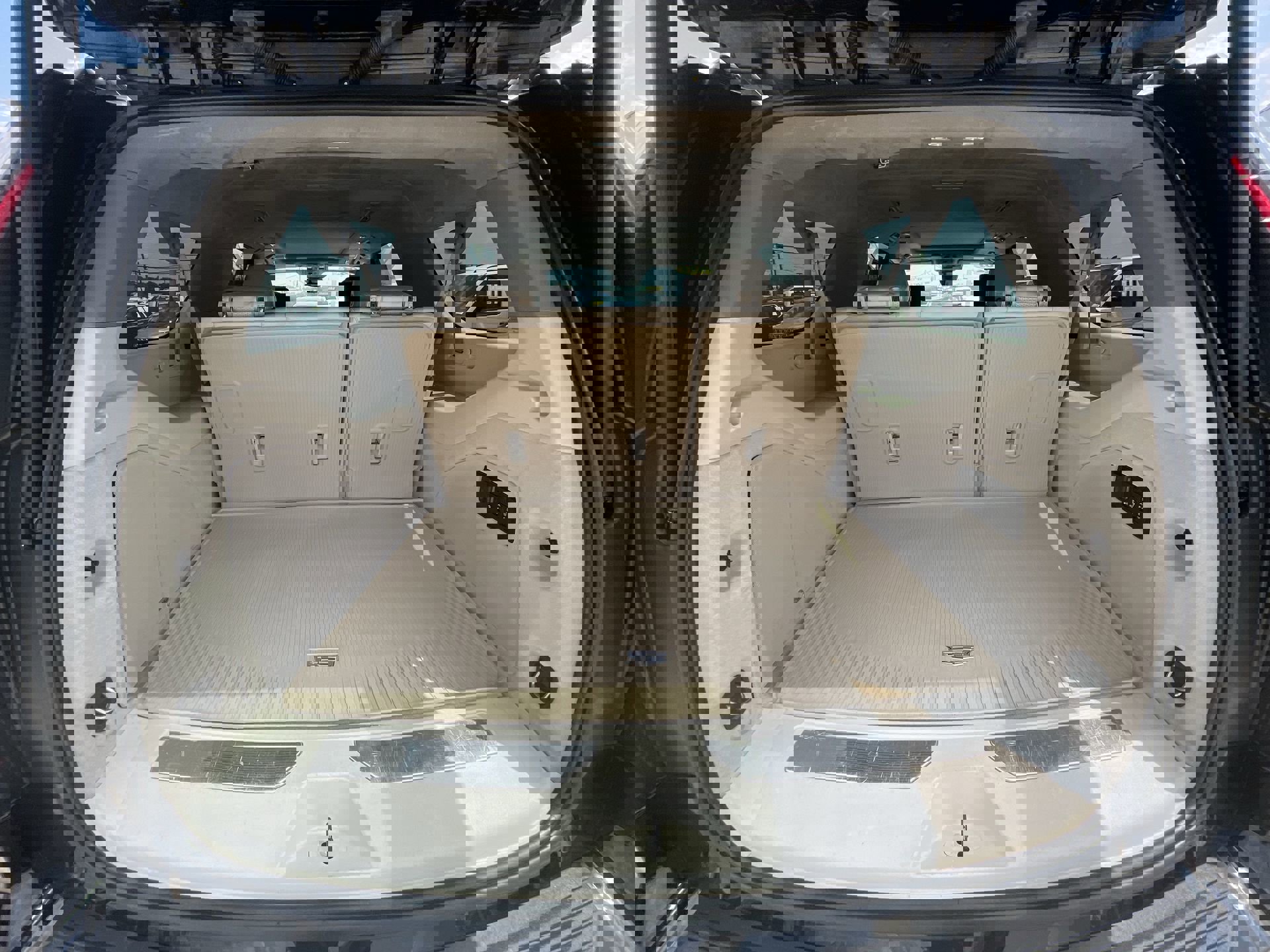 Used 2021 Cadillac Escalade ESV Premium Luxury Platinum image 26
