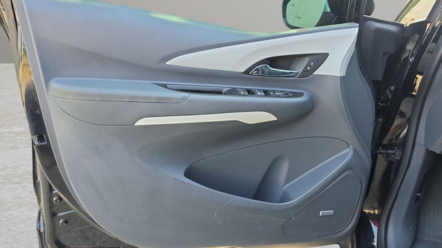 Used 2020 Chevrolet Bolt Premier w/ Infotainment Package FWD image 40
