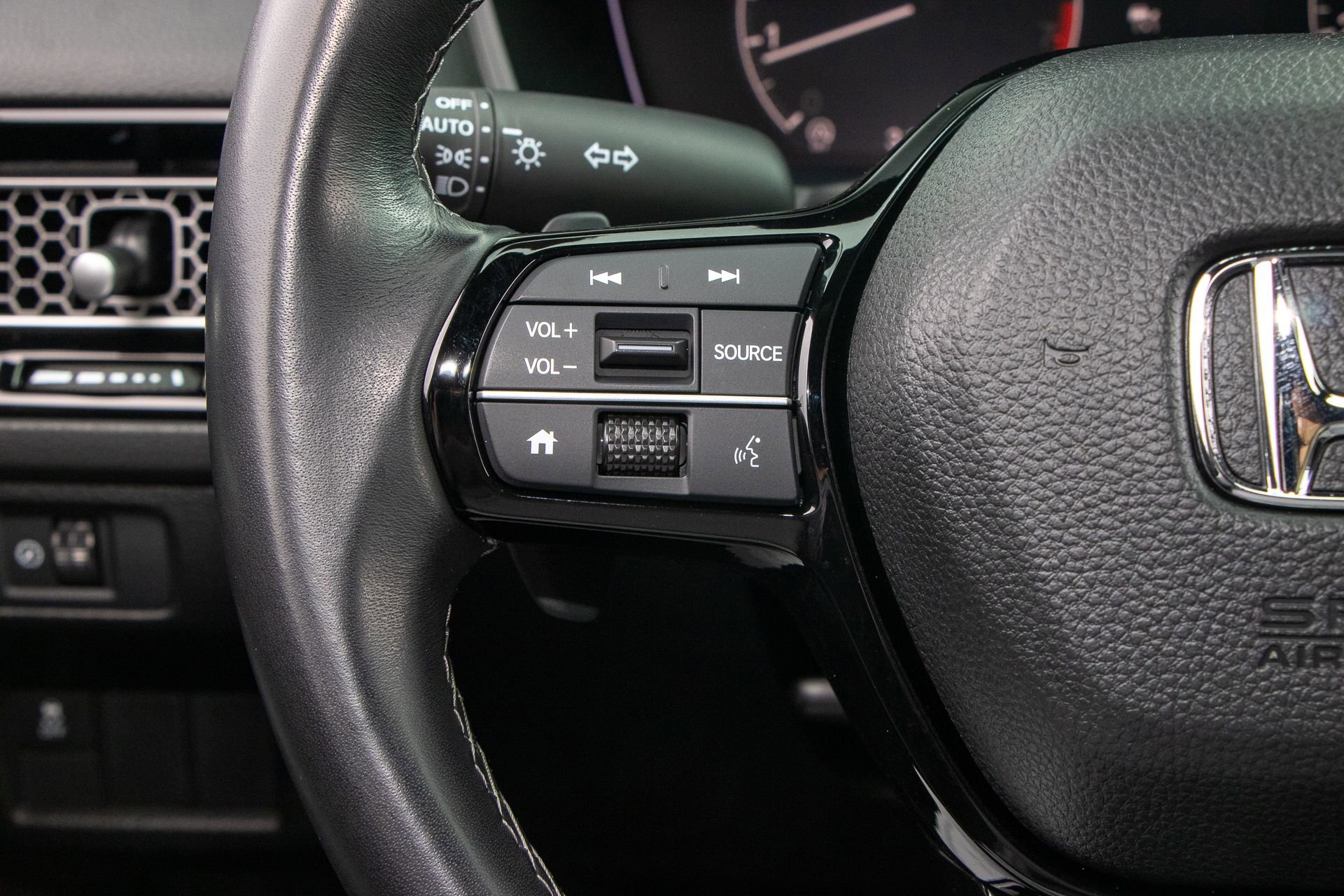 Used 2025 Honda Civic Sport image 28
