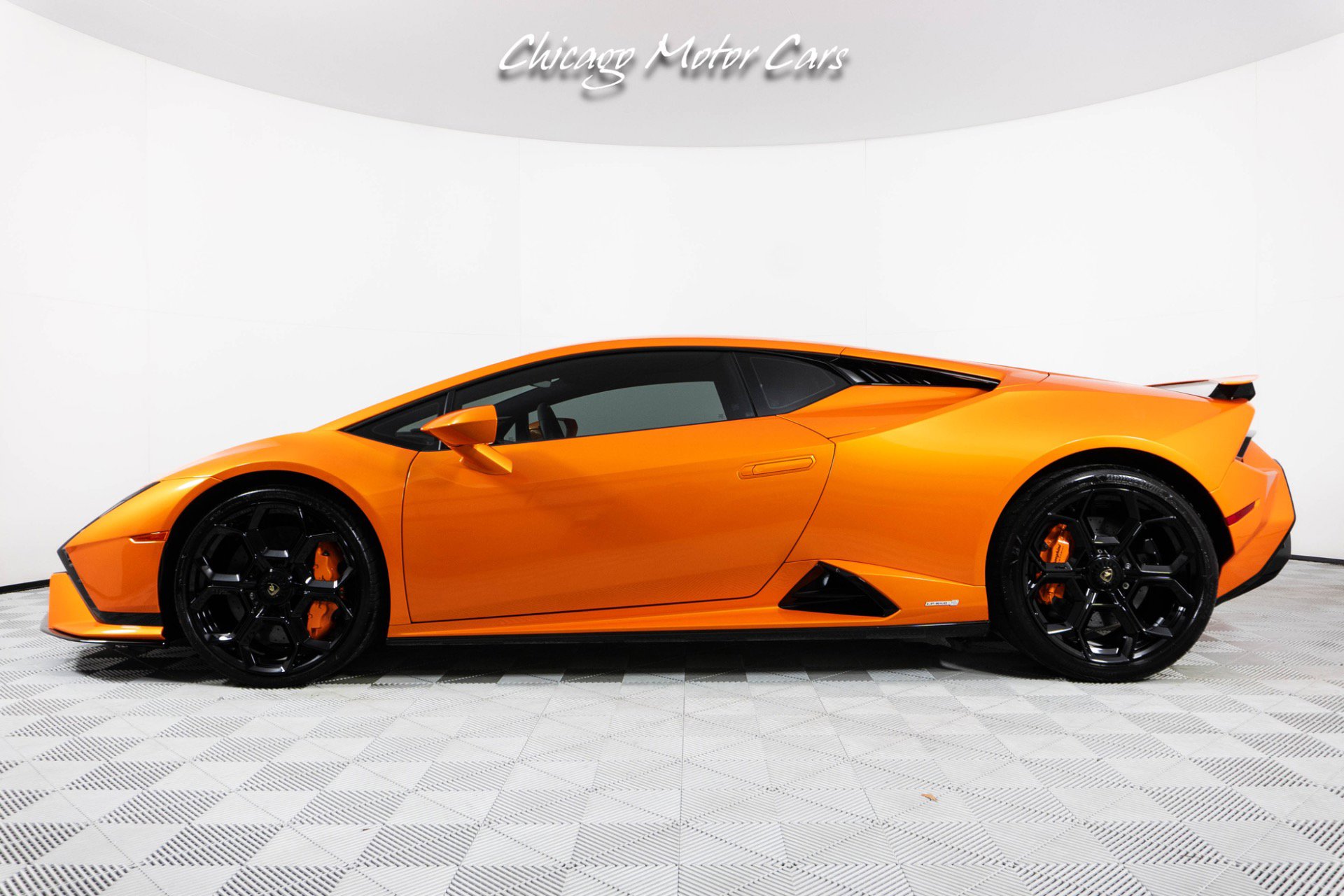 Used 2023 Lamborghini Huracan Tecnica image 2