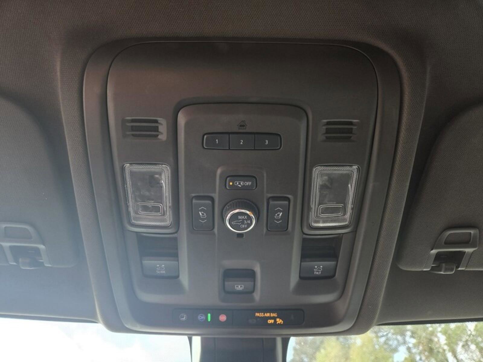 Used 2021 GMC Yukon XL SLT w/ SLT Premium Package image 19
