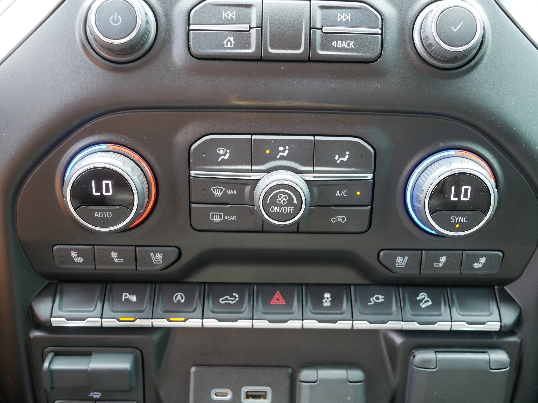 Used 2021 Chevrolet Silverado 1500 LTZ AWD/4WD image 23