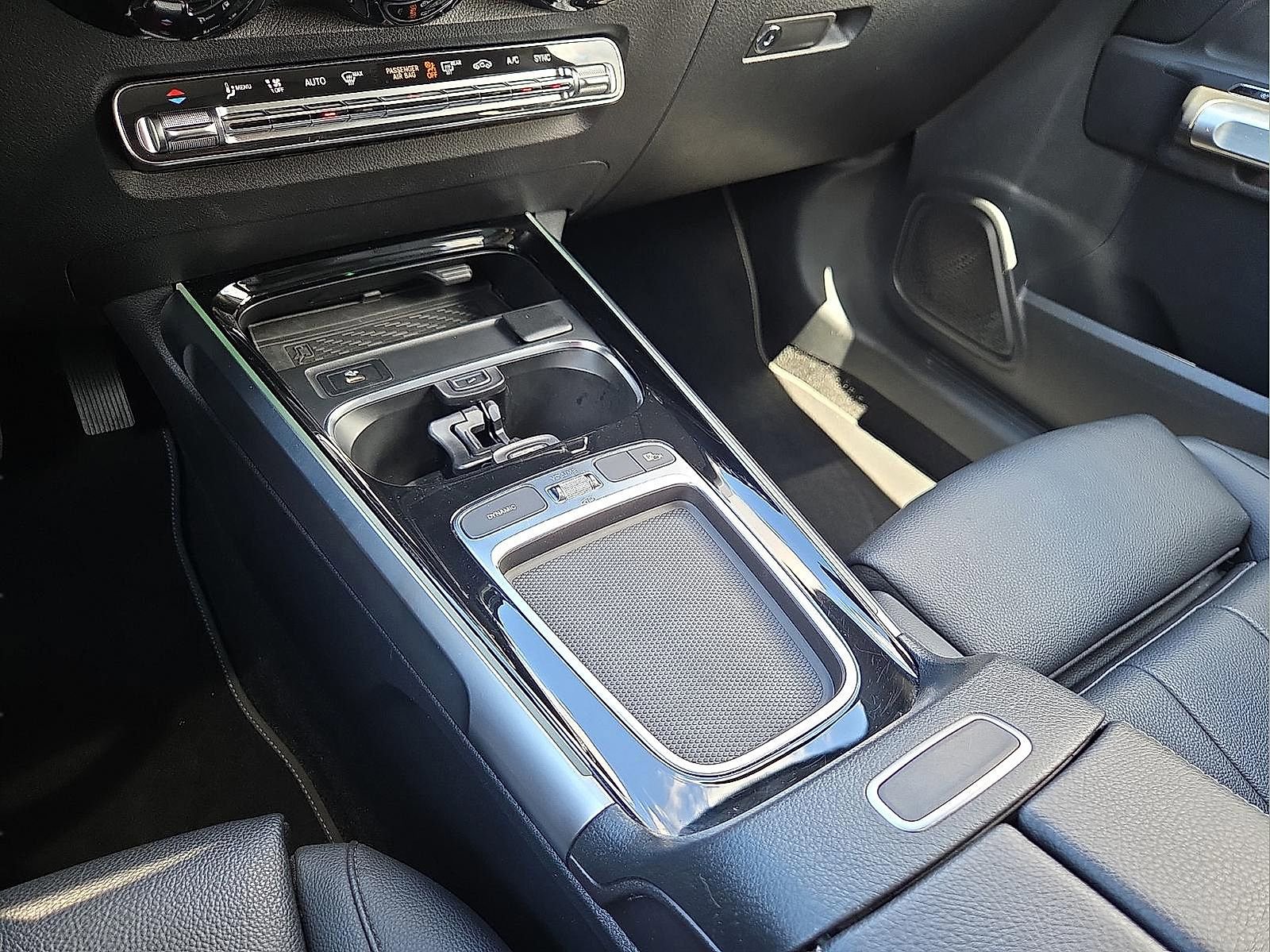 Used 2025 Mercedes-Benz GLB 250 4MATIC image 25