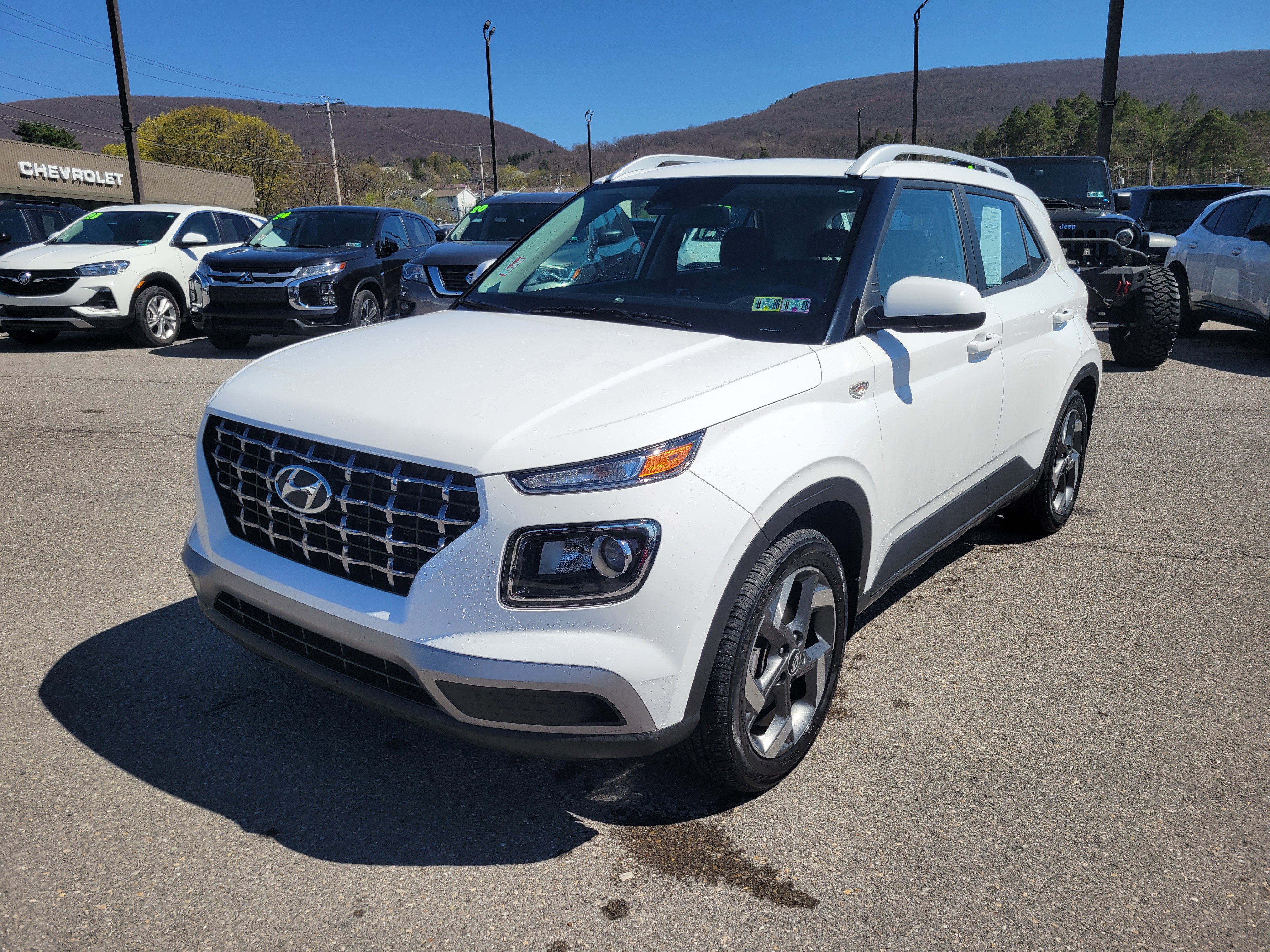 Certified 2024 Hyundai Venue SEL image 5