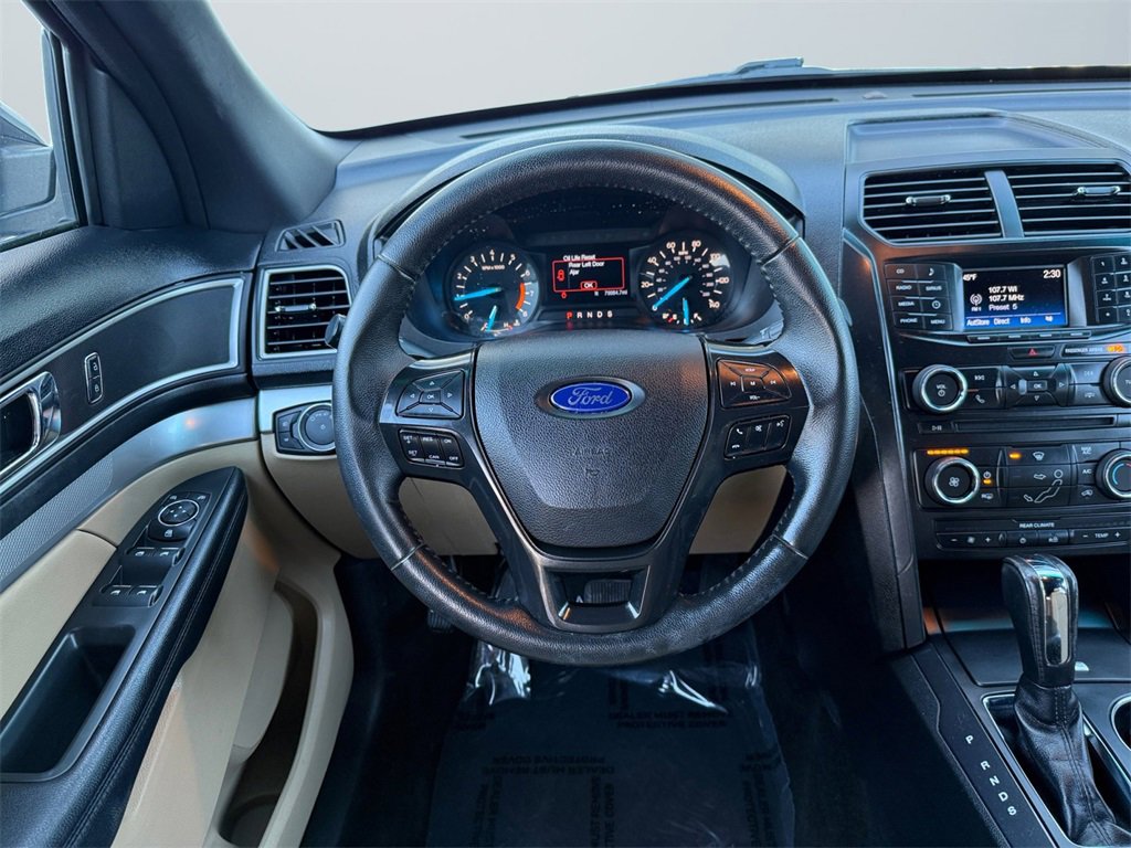 Used 2017 Ford Explorer XLT image 12