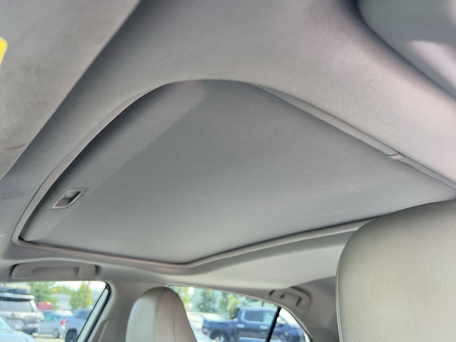 Used 2020 Toyota Camry SE w/ Sunroof Package FWD image 23