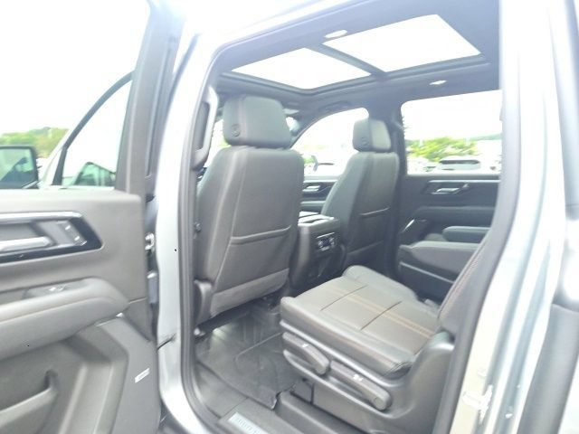 Used 2025 Chevrolet Suburban High Country AWD/4WD image 30