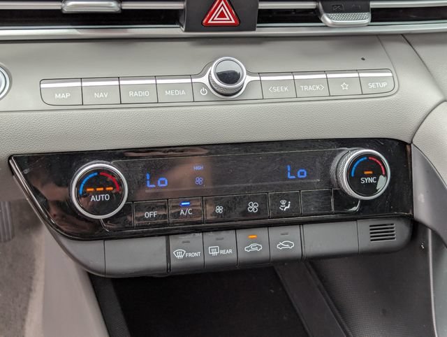 Used 2024 Hyundai Elantra SEL FWD image 25