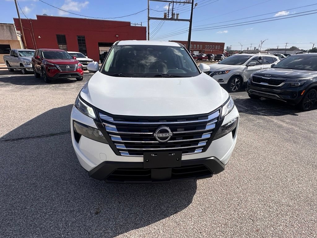 Certified 2025 Nissan Rogue SV FWD image 11