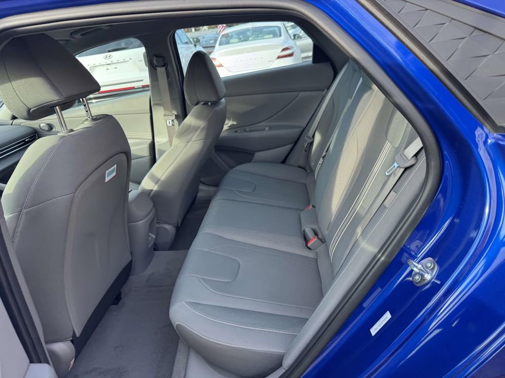 Certified 2025 Hyundai Elantra Sport image 12