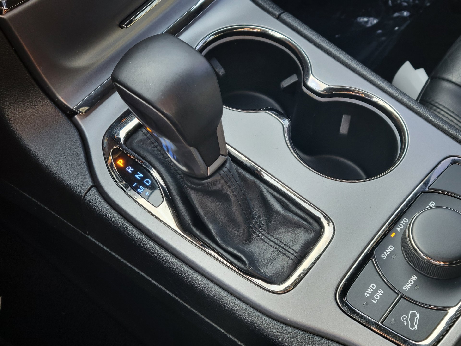 Used 2020 Jeep Grand Cherokee Limited X image 30