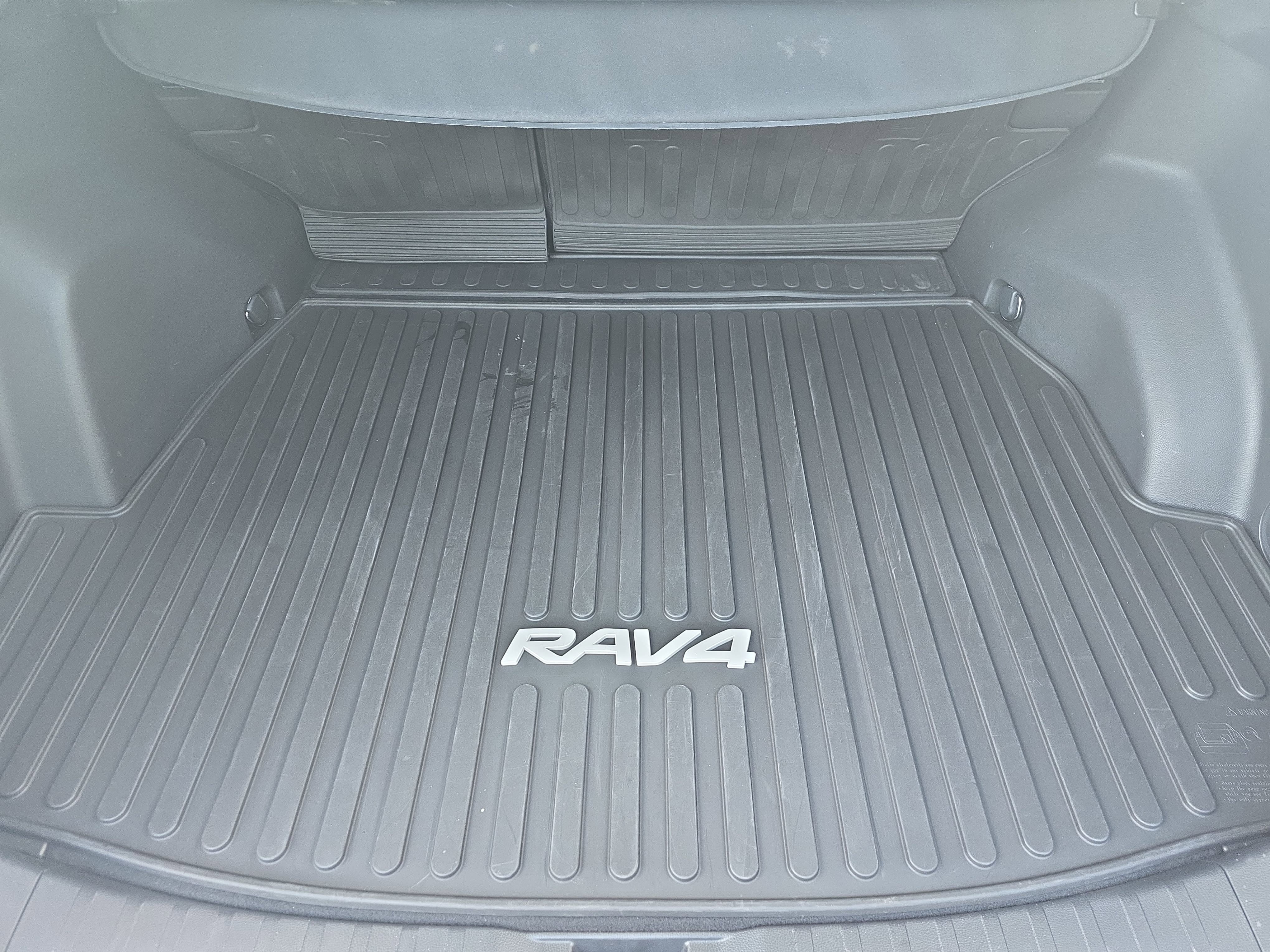 Used 2024 Toyota RAV4 XLE FWD image 12