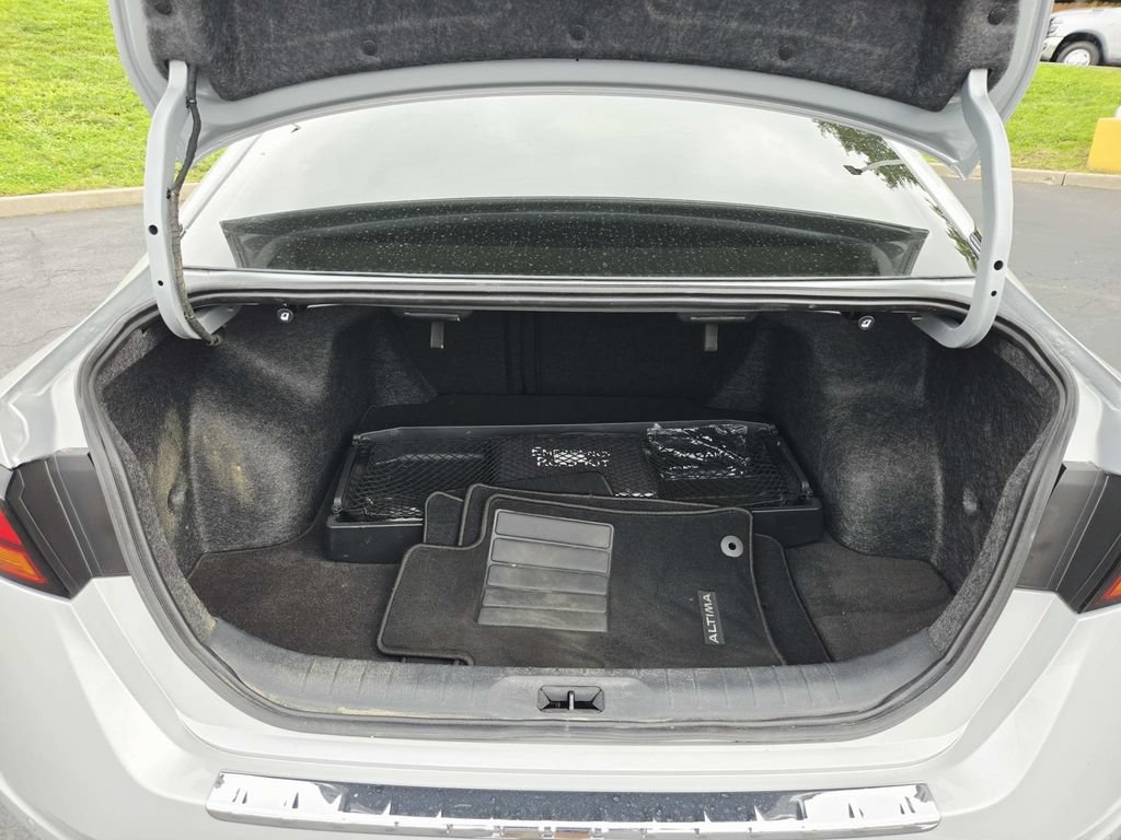 Used 2023 Nissan Altima 2.5 SL FWD image 14