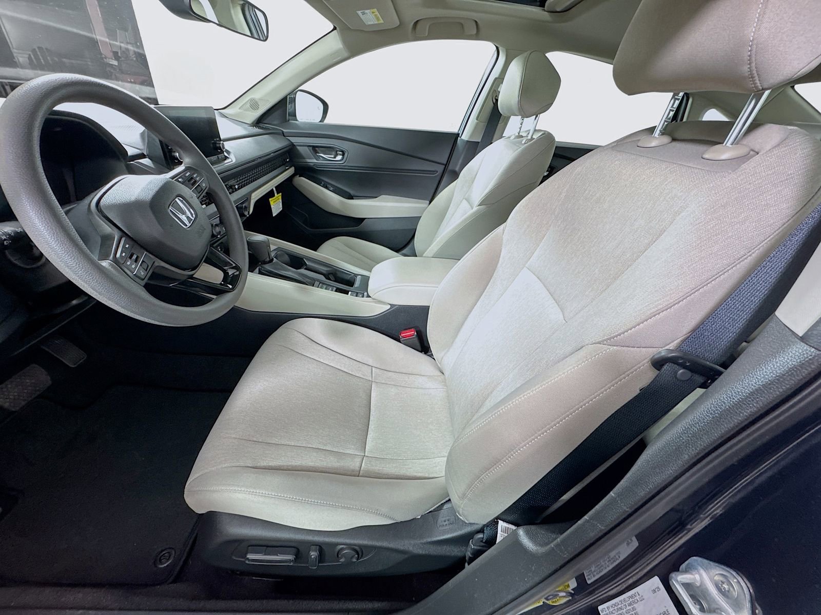 Used 2025 Honda Accord SE image 11