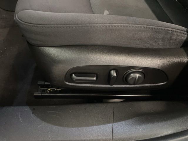 Used 2017 Chevrolet Malibu LT FWD image 25
