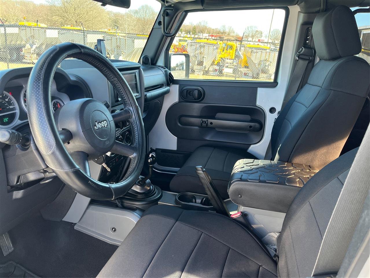 Used 2009 Jeep Wrangler Unlimited Rubicon w/ Dual Top Group image 9