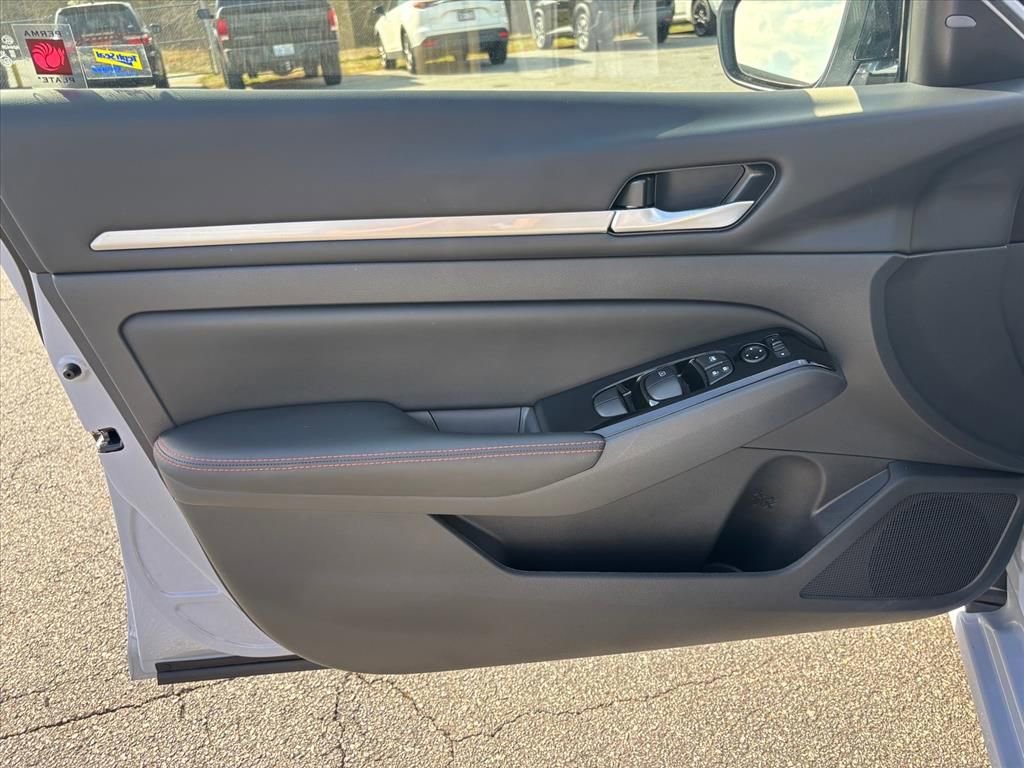 Used 2024 Nissan Altima 2.5 SR image 8