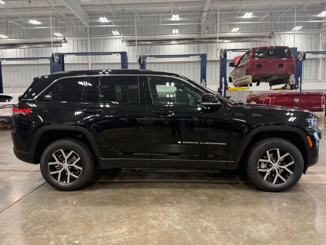 New 2025 Jeep Grand Cherokee Limited w/ Trailer Tow Package image 2