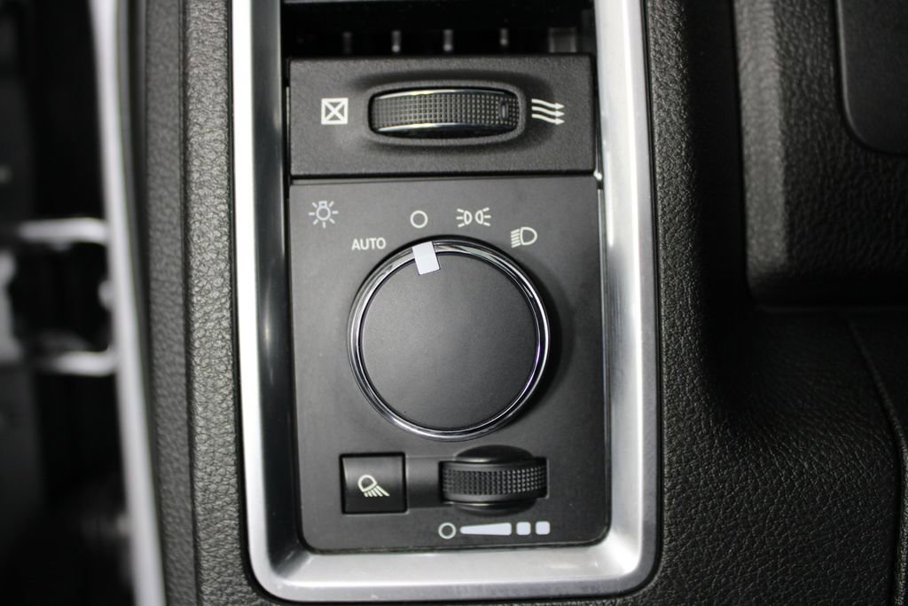 Used 2022 RAM 1500 Classic SLT image 22