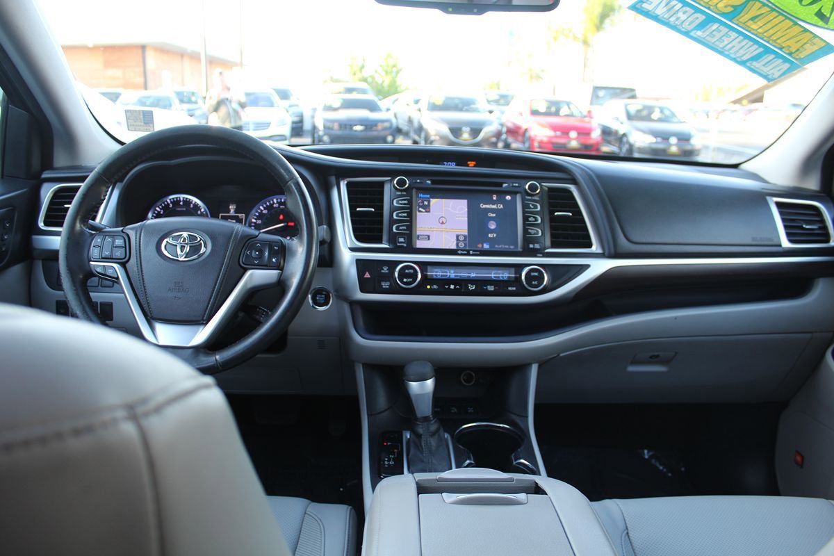 Used 2014 Toyota Highlander Limited AWD/4WD image 31