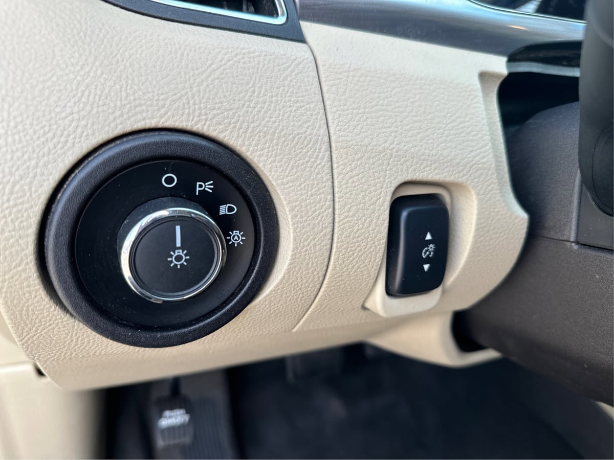 Used 2019 Ford Taurus SEL AWD/4WD image 21