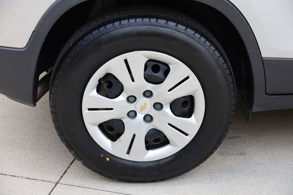 Used 2017 Chevrolet Trax LS FWD image 30