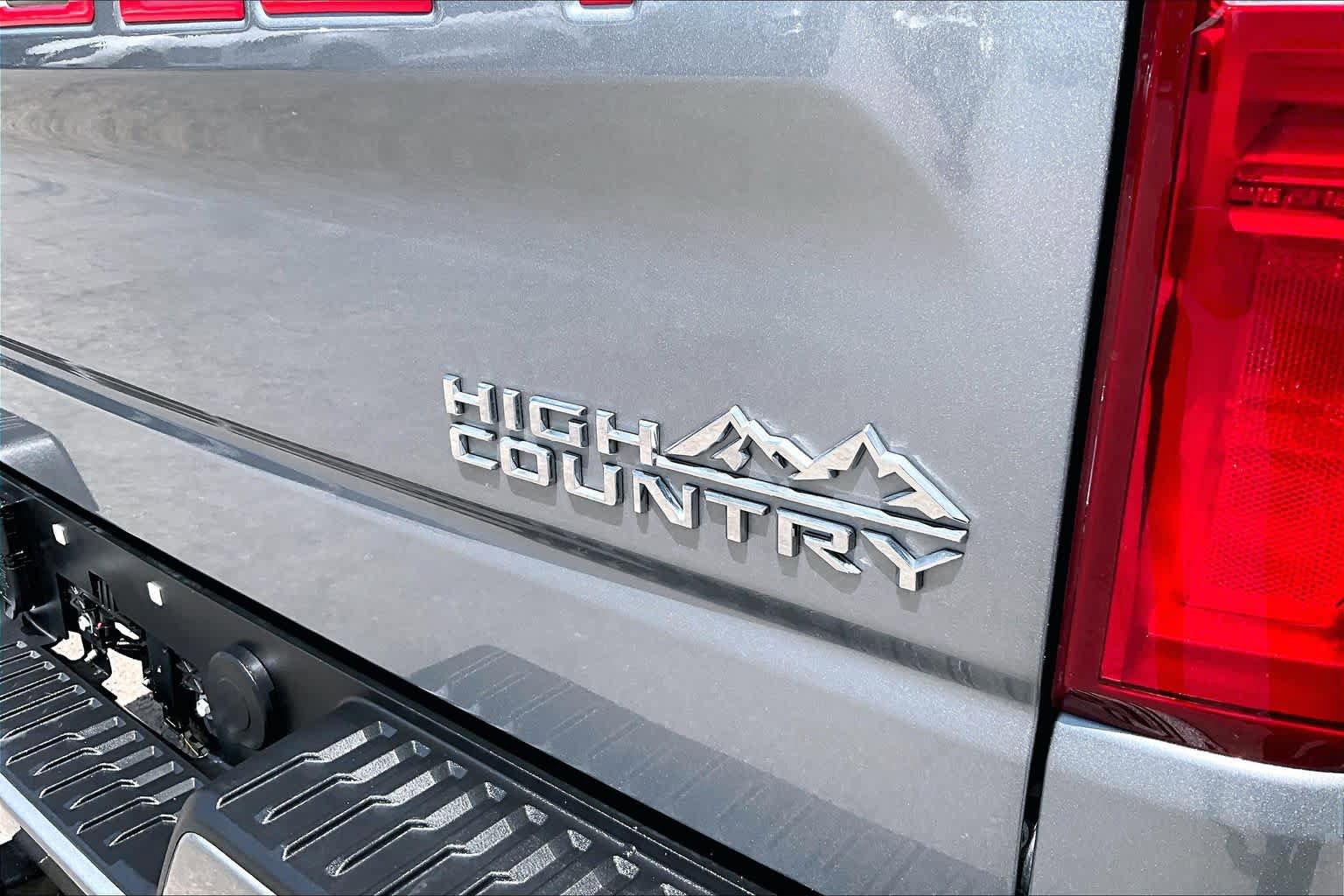 Used 2024 Chevrolet Silverado 1500 High Country w/ Technology Package AWD/4WD image 10